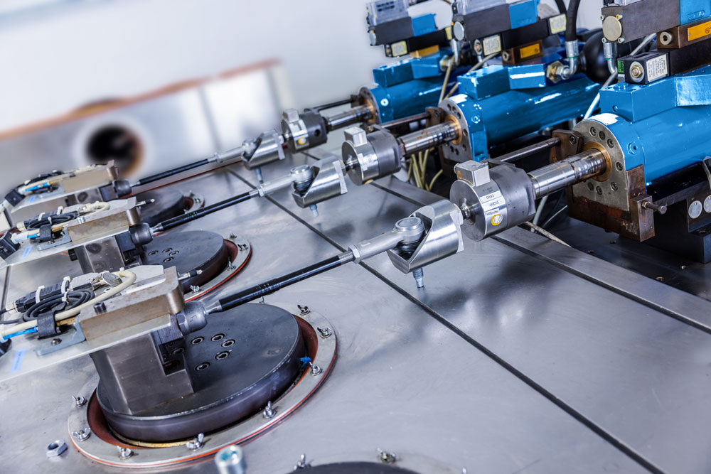 Photo of the test field: Use of hydraulic cylinders with a working pressure of up to 320 bar